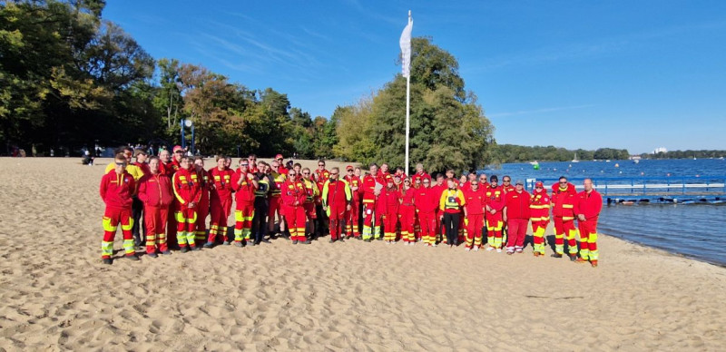 Rund 50 Helfende der DLRG sorgten für Sicherheit bei einer Schwimmveranstaltung auf dem Tegeler See