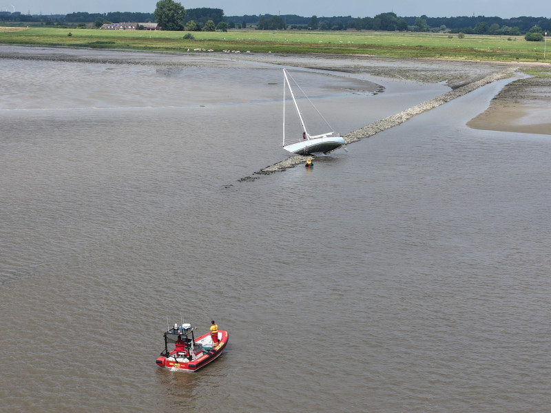 Motorrettungsboot 'Good Will' vor Segler auf Steindamm, Copyright Knut Hauschildt