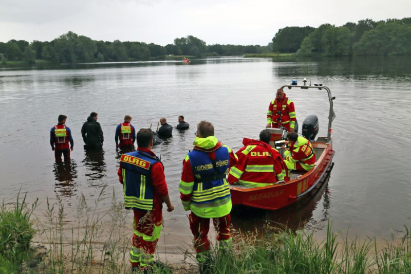 Vermisstensuche am Tweelbäker See. Bild: K. Braun