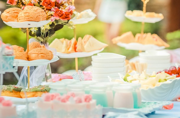 Kuchenbuffet für einen Geburtstag. Muffins, Kuchen, Keckse etc.