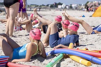 Schwimmausbildung Kinder am Strand