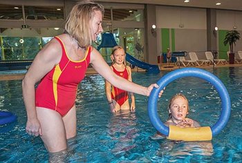 DLRG Pressefoto Schwimmausbildung