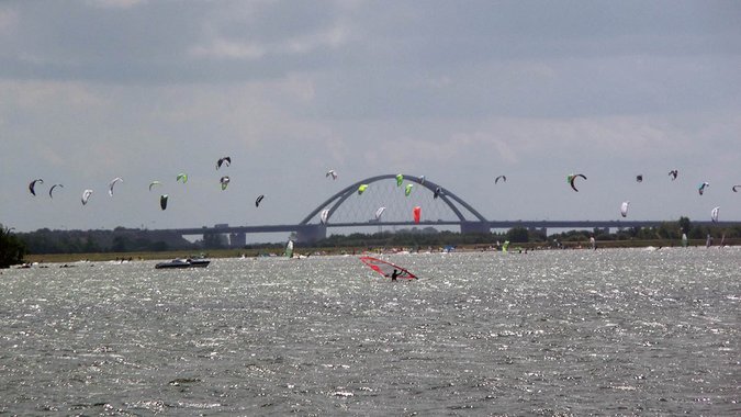 Surfer auf dem Meer.